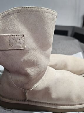 UGG Women's Light Beige Suede Ankle Boots